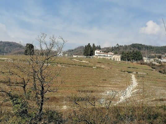 Villa Salvaterra vista da stradina per Panego