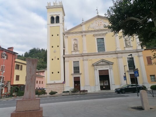 chiesa di Garda vicino alla partenza per la Rocca