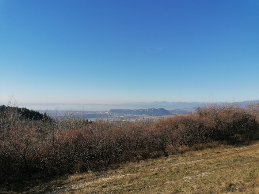 panorami Lago di garda sullo sfondo a sx 