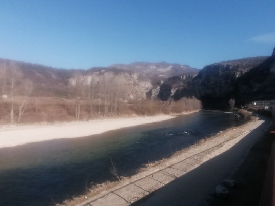 Adige a Volargne inizio ciclopedonale 