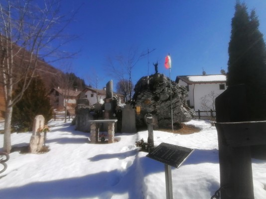 Monumento ai caduti san Valentino cimitero 15- 18